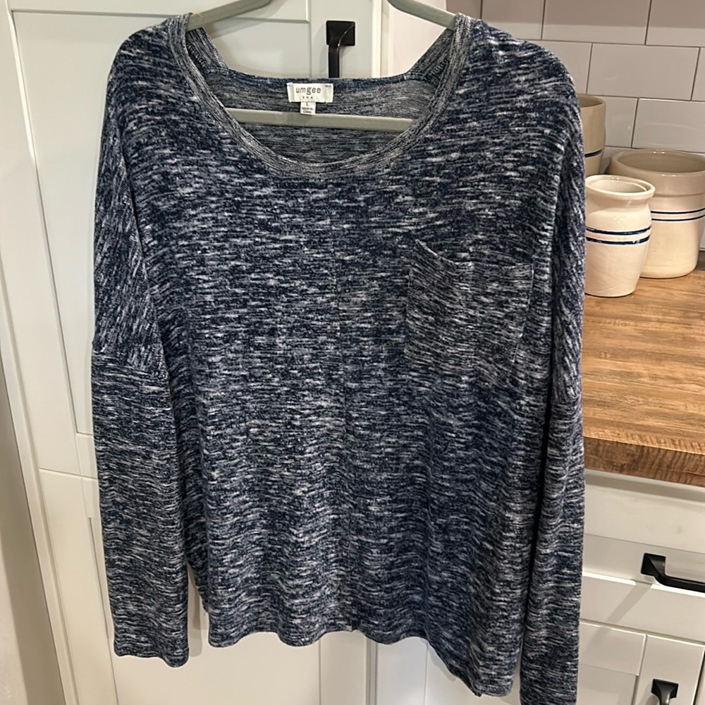 Super cute sweater tunic type top